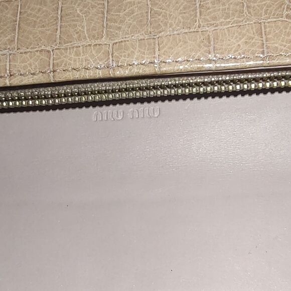Miu Miu croc-embossed bifold wallet VGUC - Picture 4 of 10